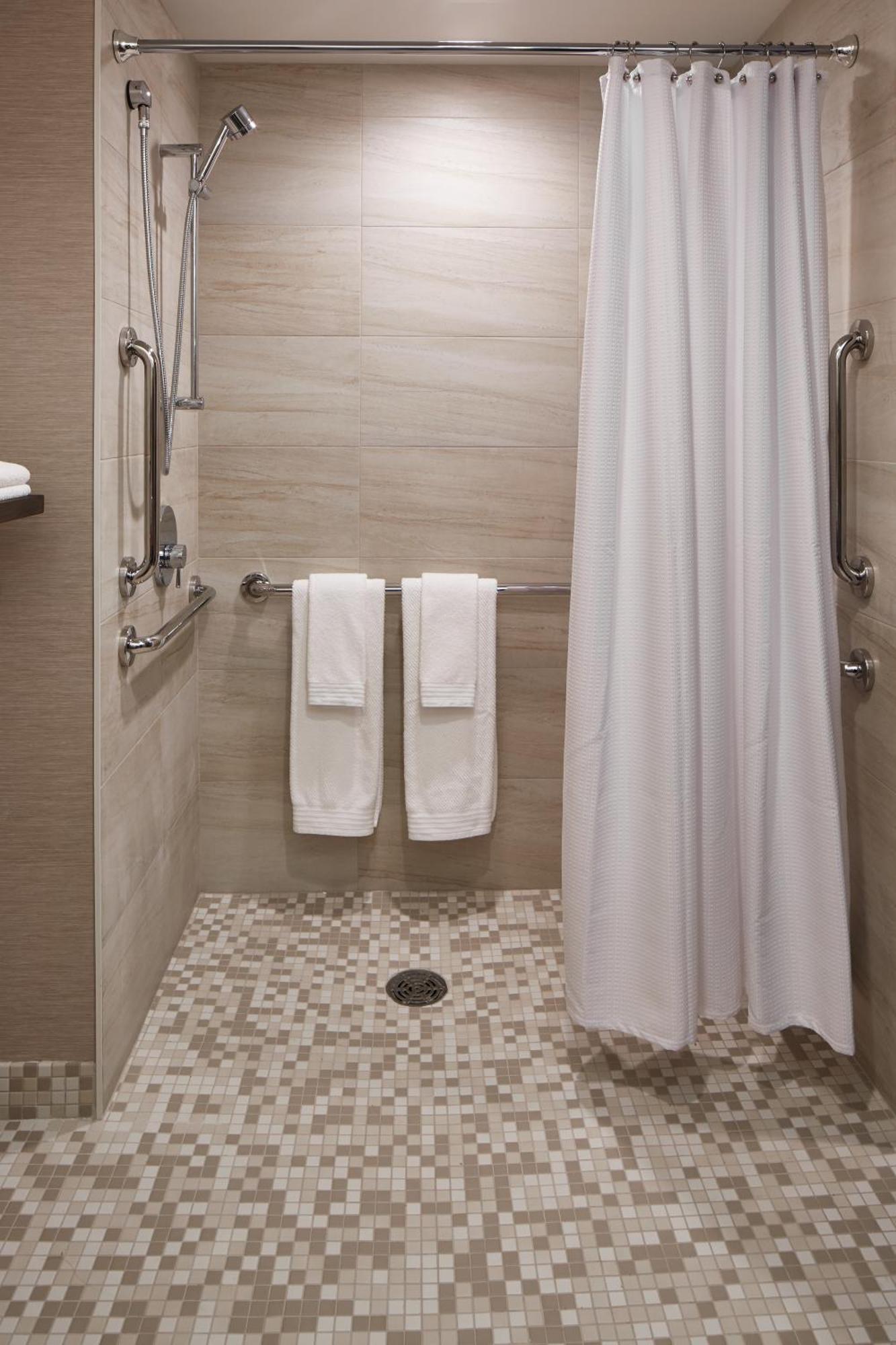 The Del Monte Lodge Renaissance Rochester Hotel & Spa Ngoại thất bức ảnh