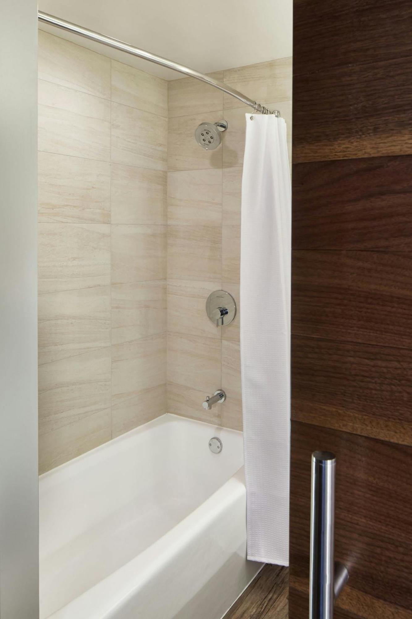The Del Monte Lodge Renaissance Rochester Hotel & Spa Ngoại thất bức ảnh