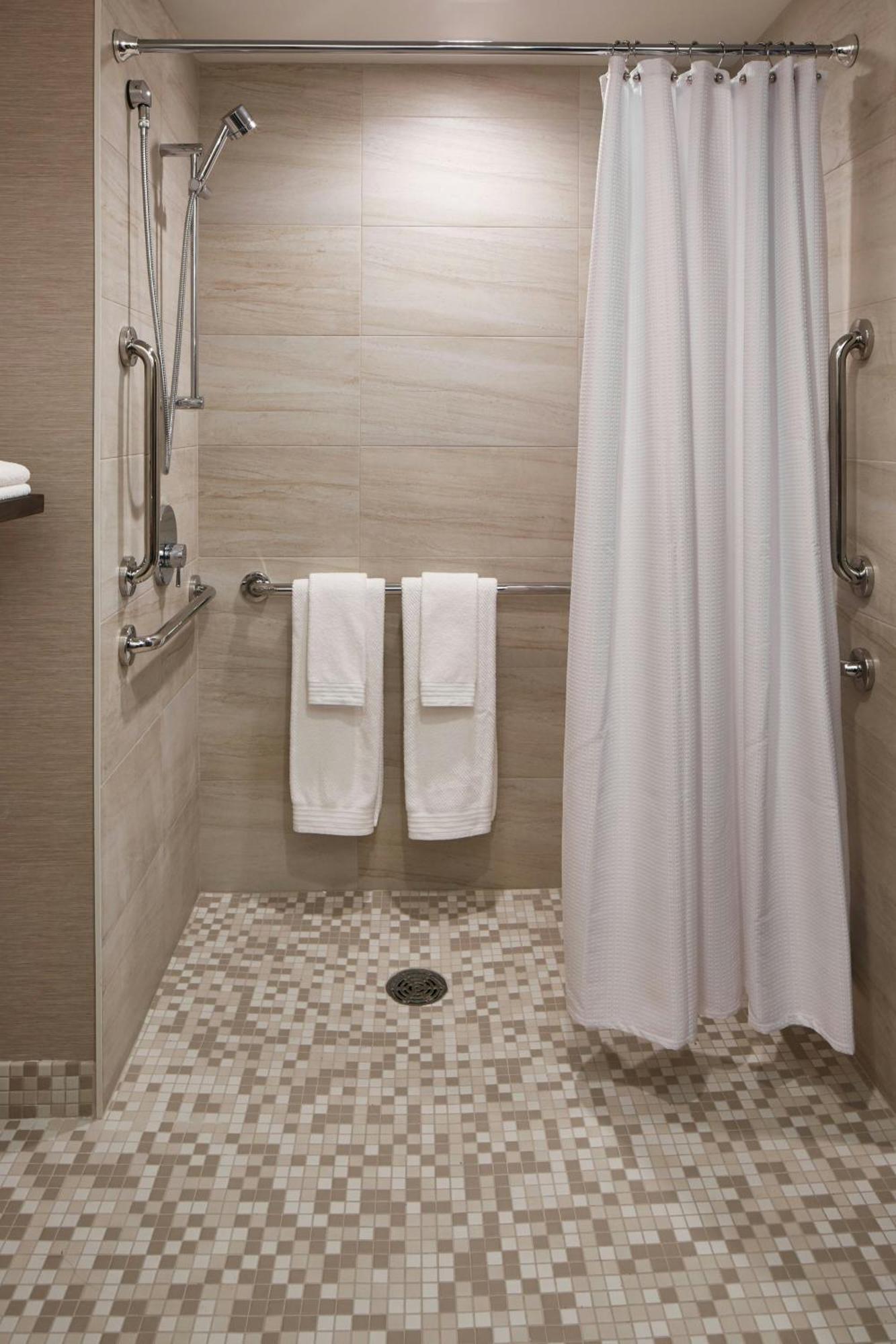 The Del Monte Lodge Renaissance Rochester Hotel & Spa Ngoại thất bức ảnh