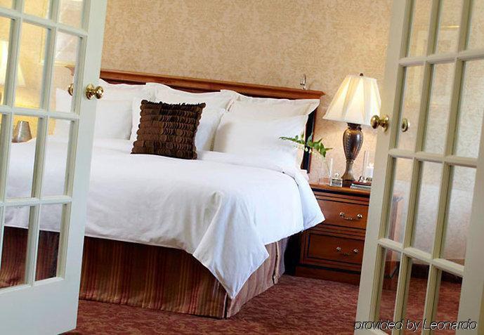 The Del Monte Lodge Renaissance Rochester Hotel & Spa Phòng bức ảnh